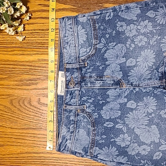 Abercrombie kids Floral Denim Shorts  - Girls 13/14 - Picture 5 of 8